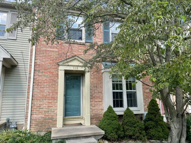 Building Photo - Mendenhall Village Townhome