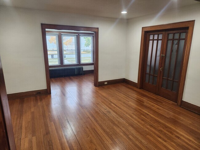 Foto del edificio - 1519 Lakeshore Dr