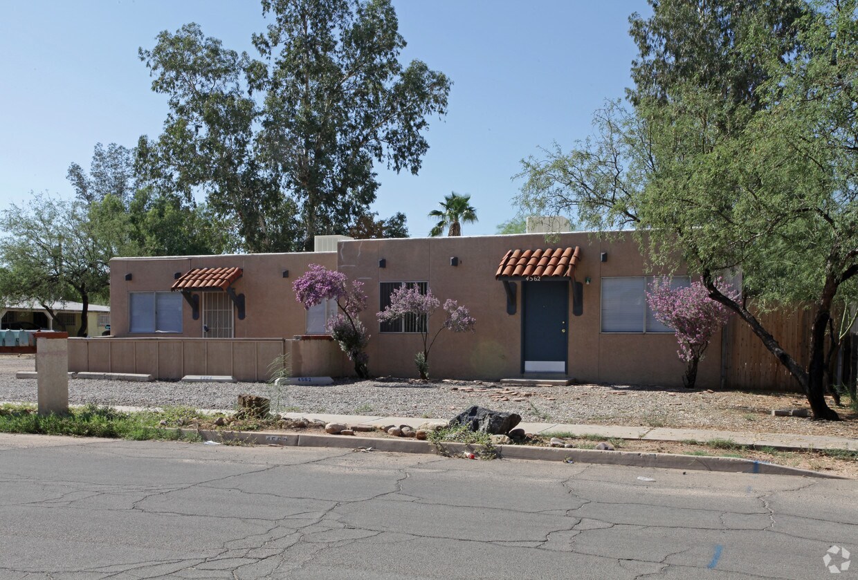 Foto principal - Lester Townhomes