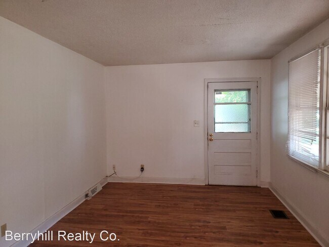 Building Photo - 3 br, 1.5 bath House - 1418 Winston Dr