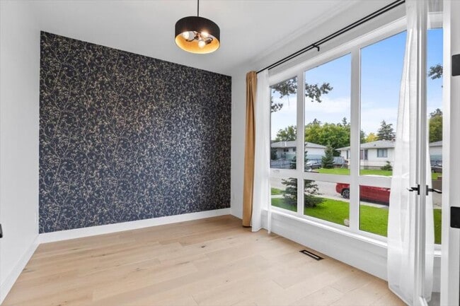 Photo du bâtiment - 3.0 bedroom in Calgary Alberta T3C 1T9