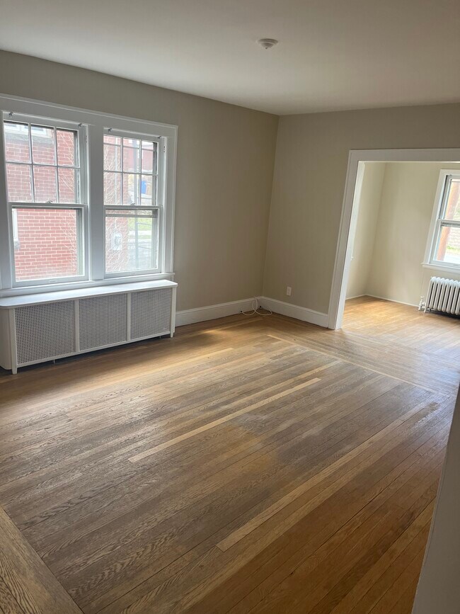 Living room - 280 Main St
