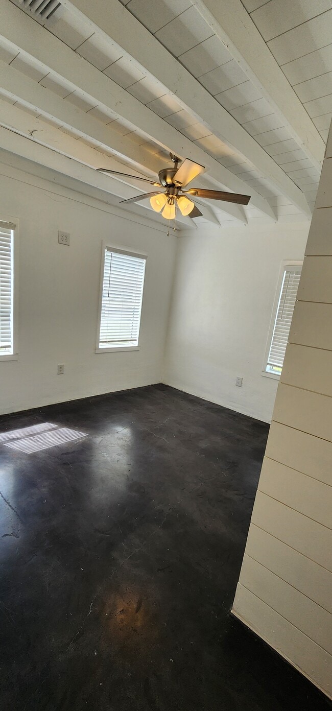 Building Photo - 1576 Avocado Ave