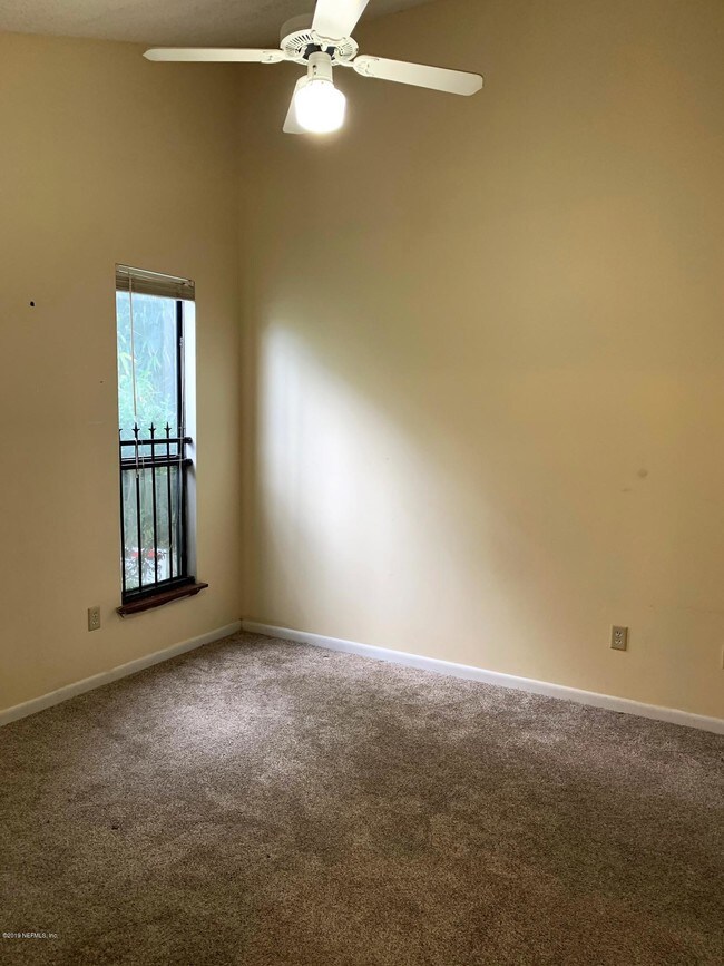 Foto del edificio - 2527 Whispering Woods Blvd