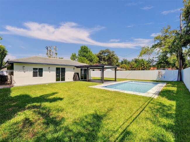 Foto del edificio - 11011 NE 9th Ct