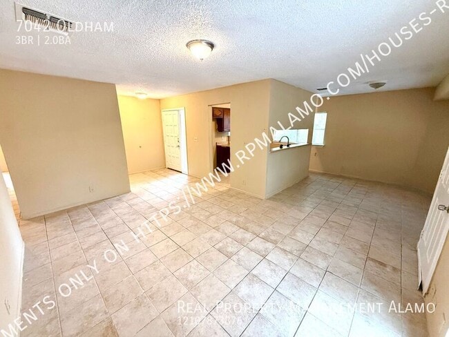 Building Photo - 7042 Oldham-