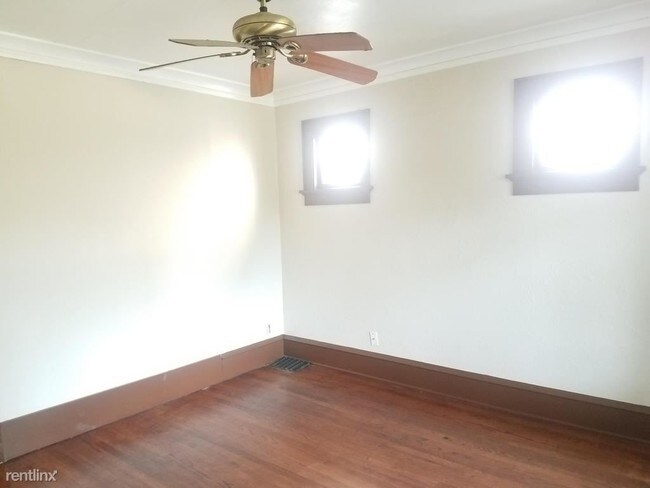 Foto del edificio - 3 br, 1 bath House - 3215 N Bartlett Ave