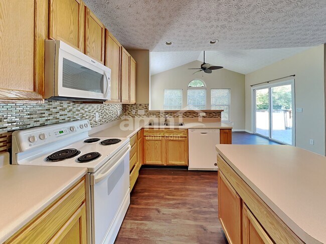 Foto del edificio - 6031 Delfair Ln