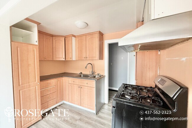 Photo du bâtiment - Spacious 4-Bedroom Detached Home in Toront...