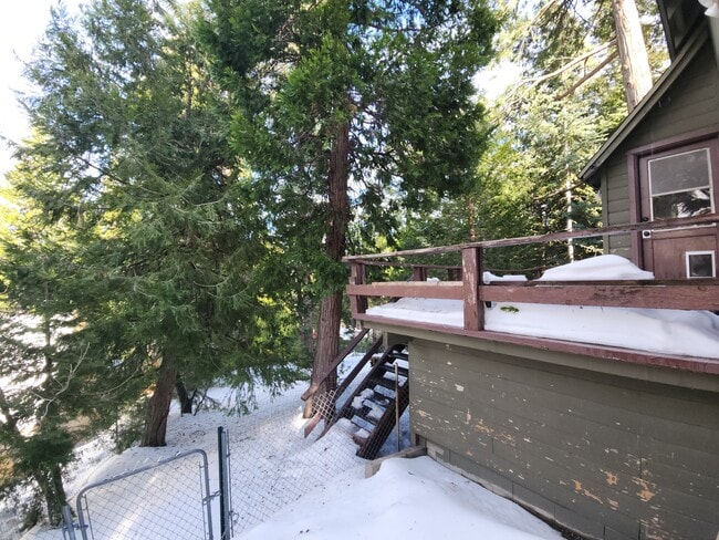 Building Photo - 865 Bear Springs Rd