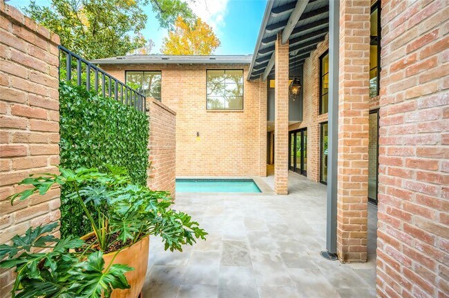 Foto del edificio - 10 S Briar Hollow Ln