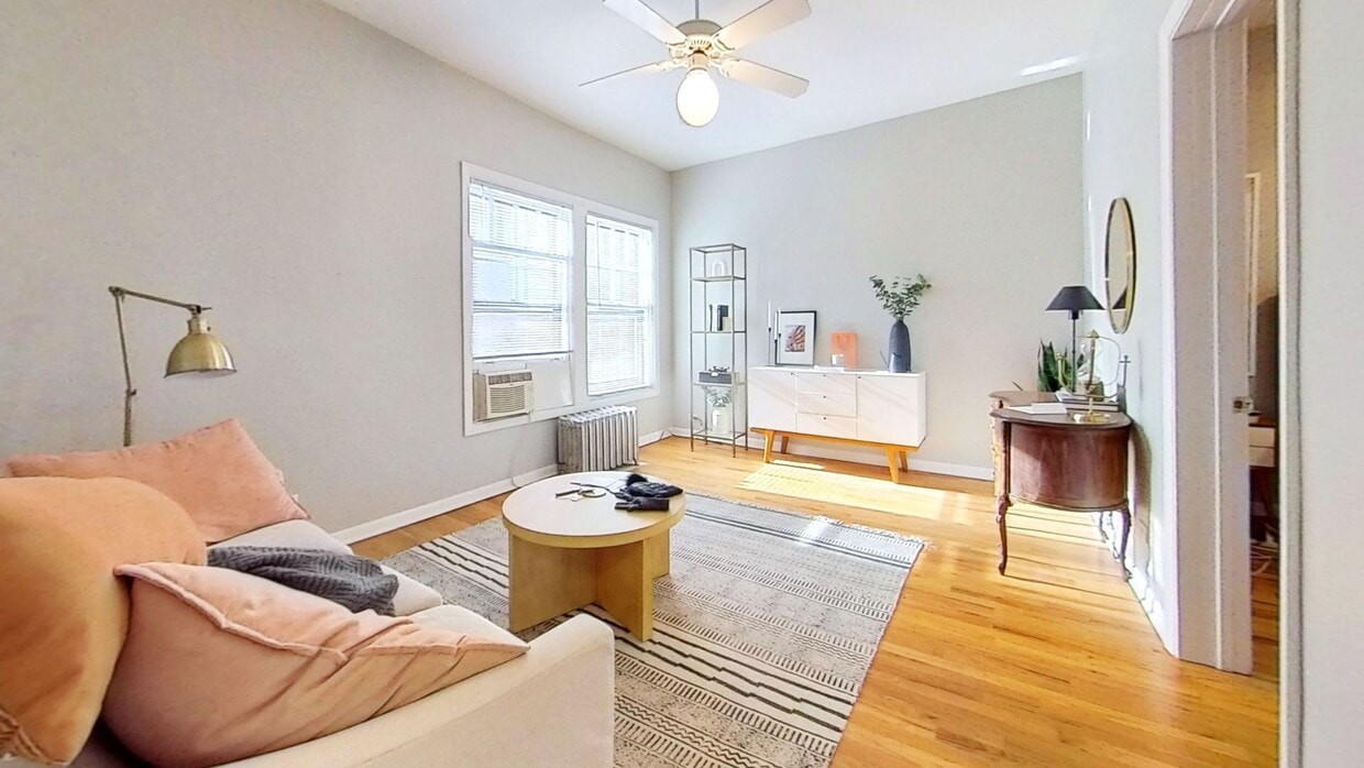 Second Floor East Lakeview One Bedroom Includes Heat - Second Floor East Lakeview One Bedroom Includes Heat