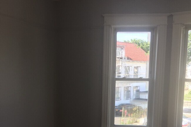 Foto del edificio - 104 Winnikee Ave