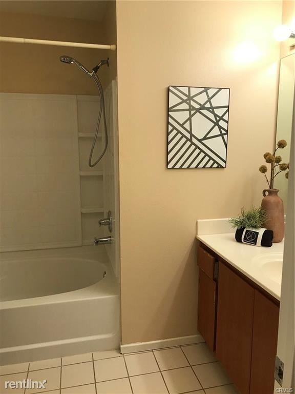 Building Photo - 3 br, 2 bath Condo - 625 S Berendo St Apt 305