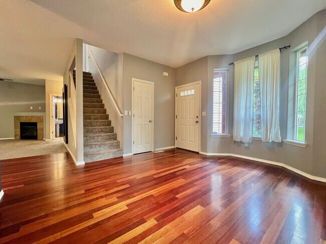 Foto del edificio - LARGE, BEAUTIFUL BARLOW AREA HOME ON DEAD ...