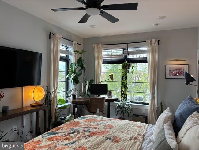 Foto del edificio - 7517 Ridge Ave