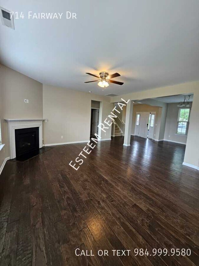 Foto del edificio - 714 Fairway Dr