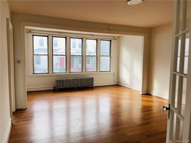 Foto del edificio - 1366 Clay Ave