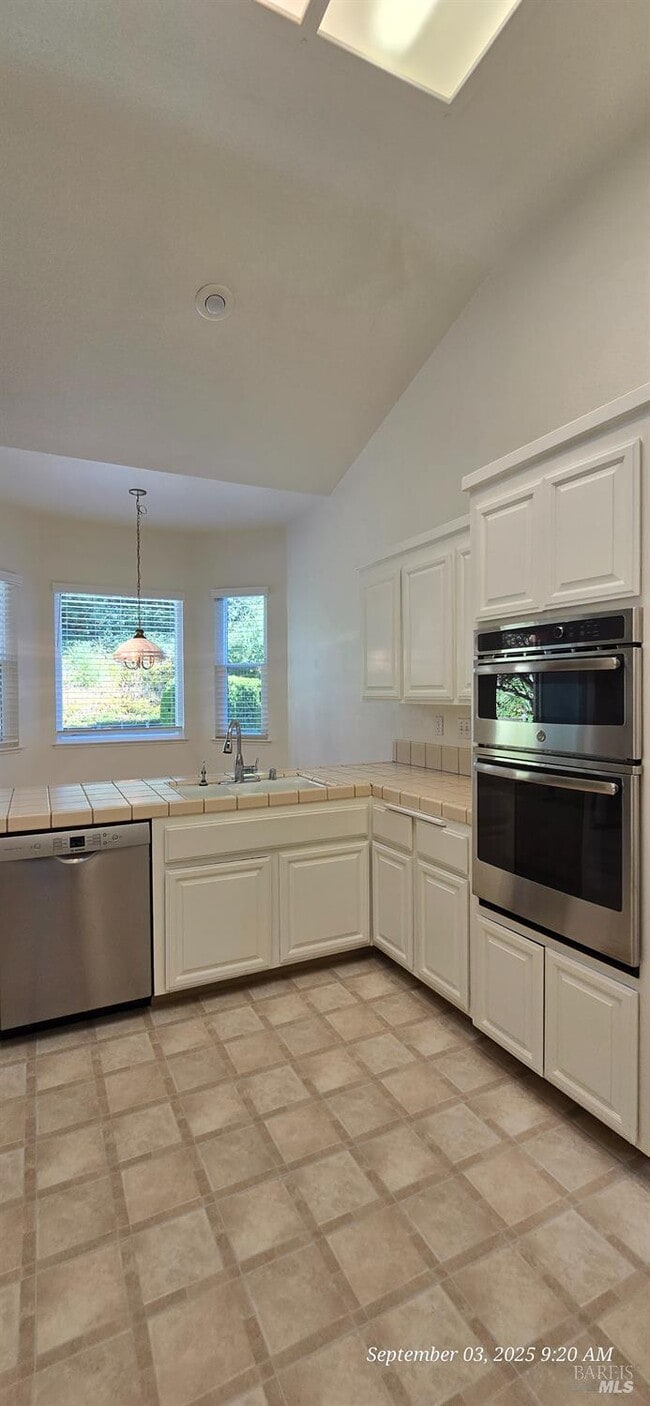 Building Photo - 3288 Ascot Ct