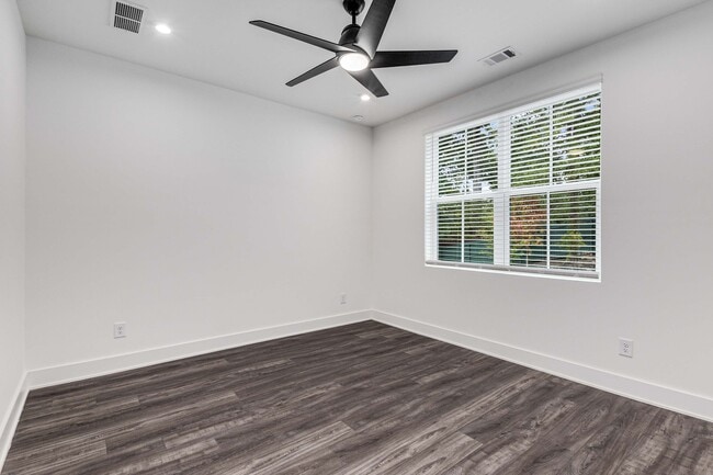 Foto del edificio - 1815 Gotham Ln NE