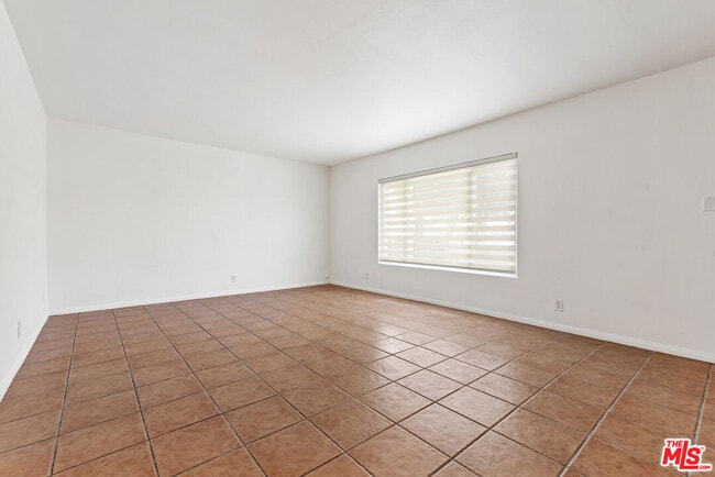 Foto del edificio - 469 W 19th St