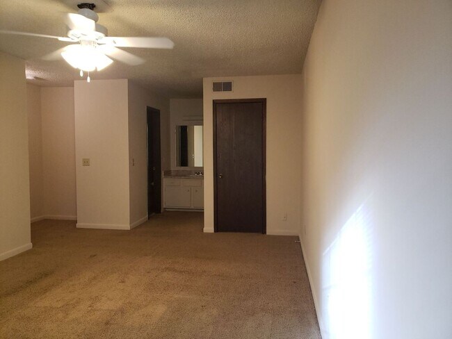 Photo - Spacious 1 Bedroom, 1.5 Bath Townhouse – M...