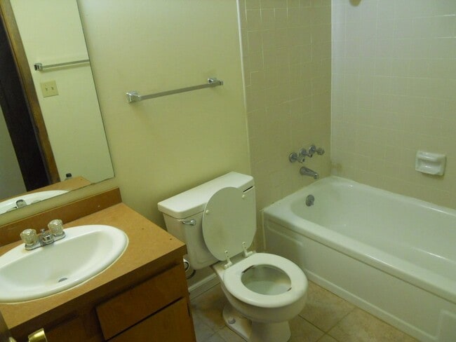 Building Photo - 1409 Westbrooke Street, Lawrence, KS 66049...