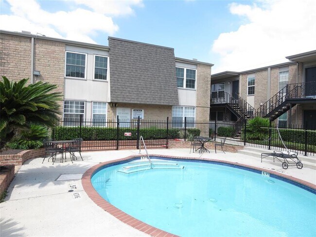 Building Photo - 5550 N Braeswood Blvd