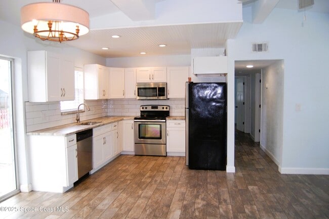 Building Photo - 360 Sabal Ave