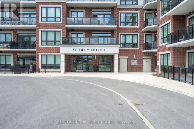 Photo du bâtiment - 1975 Fountain Grass Dr