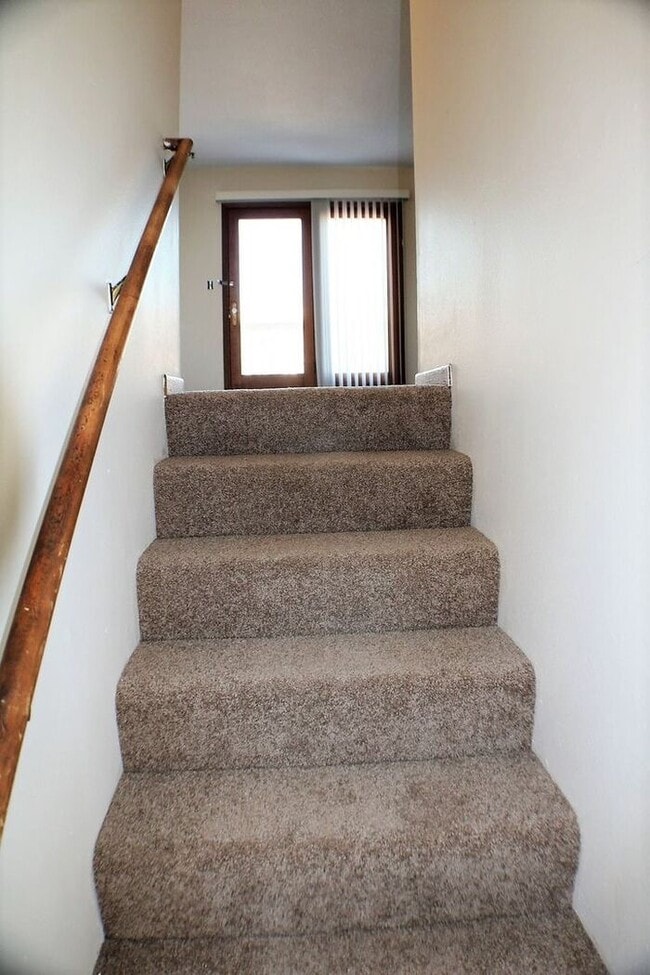 Building Photo - 612 Westwinds Dr