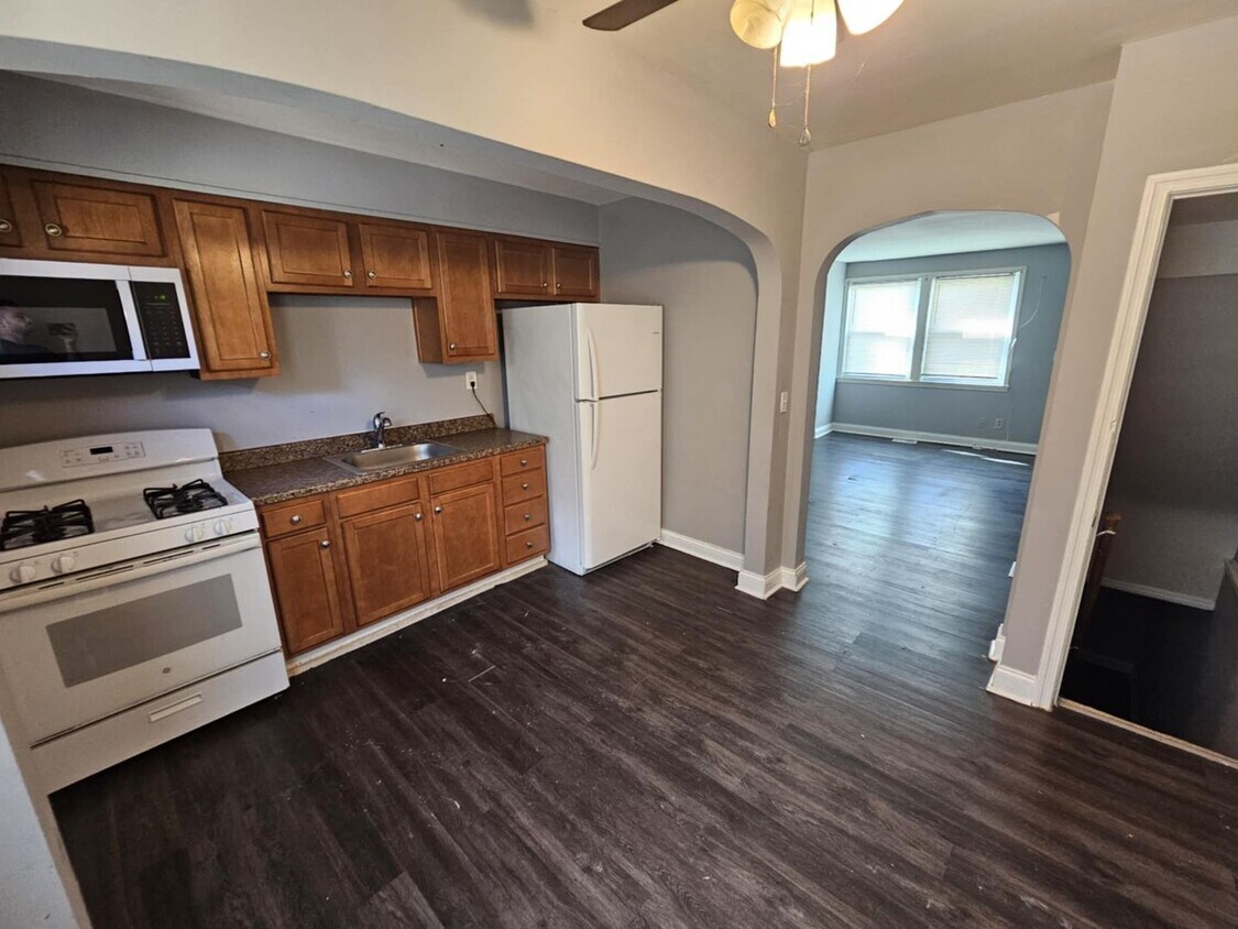 Foto principal - 2 Bedroom/ 1.5 Baths in Bel Air Edison