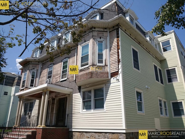 Building Photo - 77 Easton St