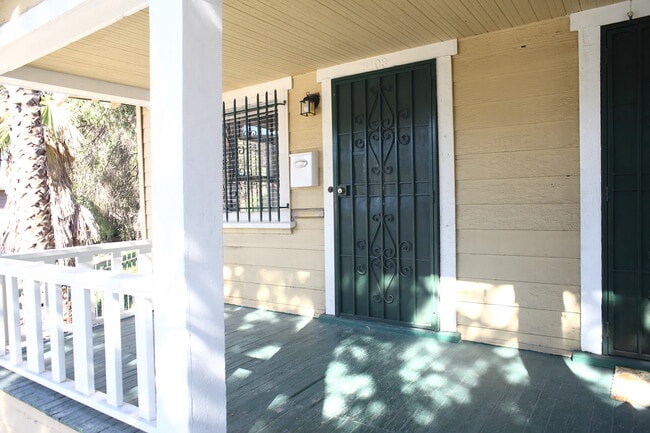 Building Photo - 3103 W Sunset Blvd