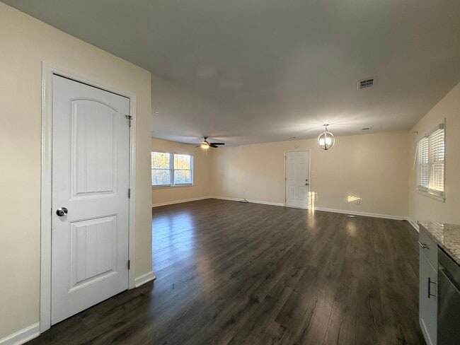 Building Photo - 101 Holly Rd