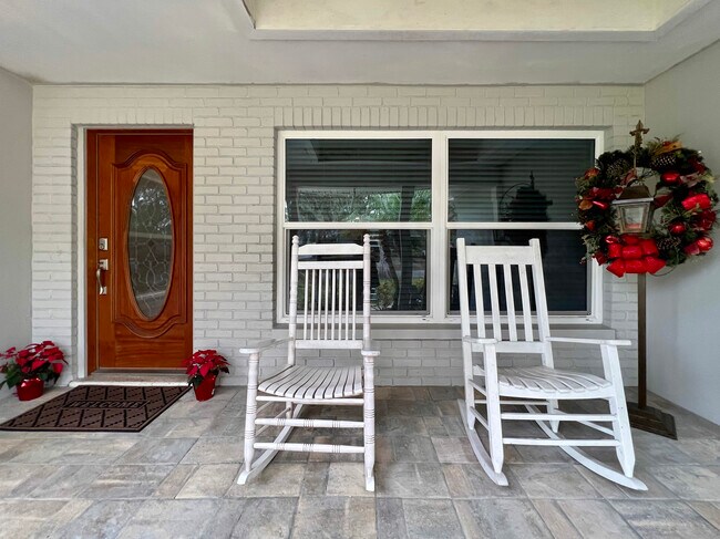 Foto del edificio - 1858 Oak Park Dr S