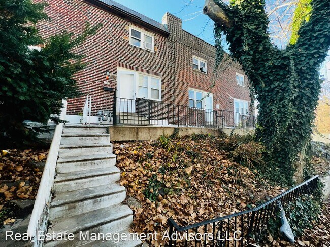Building Photo - 3 br, 1 bath House - 542 Snowden Road