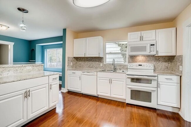Building Photo - Updated 2BR Home in Marysville – Spacious Garage, Decks & RV Parking
