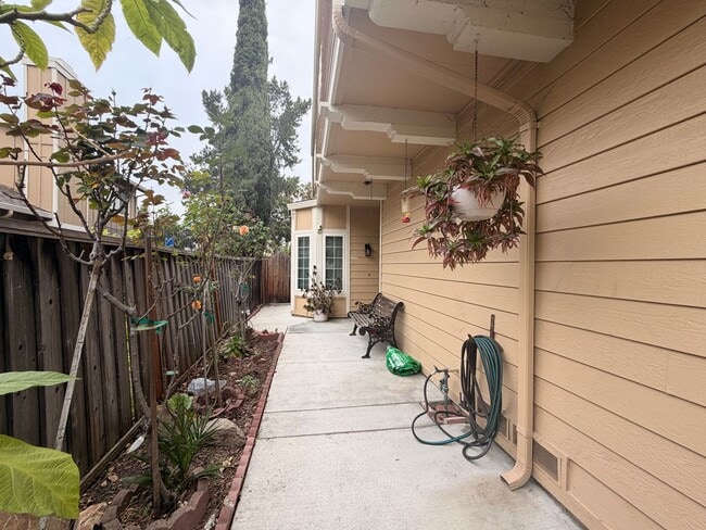 Building Photo - $4,600 | 4 Bed 2.5 Bath Available in Milpitas, CA!