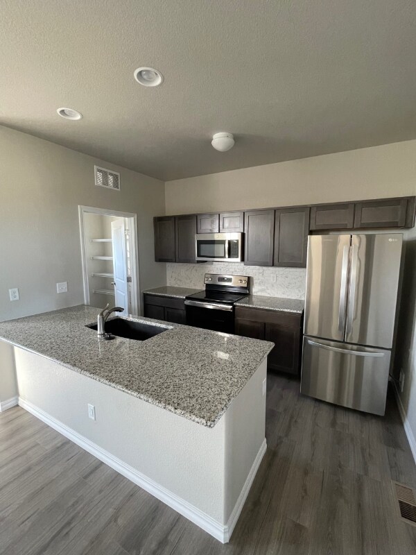 Foto del edificio - 926 Cana Grove