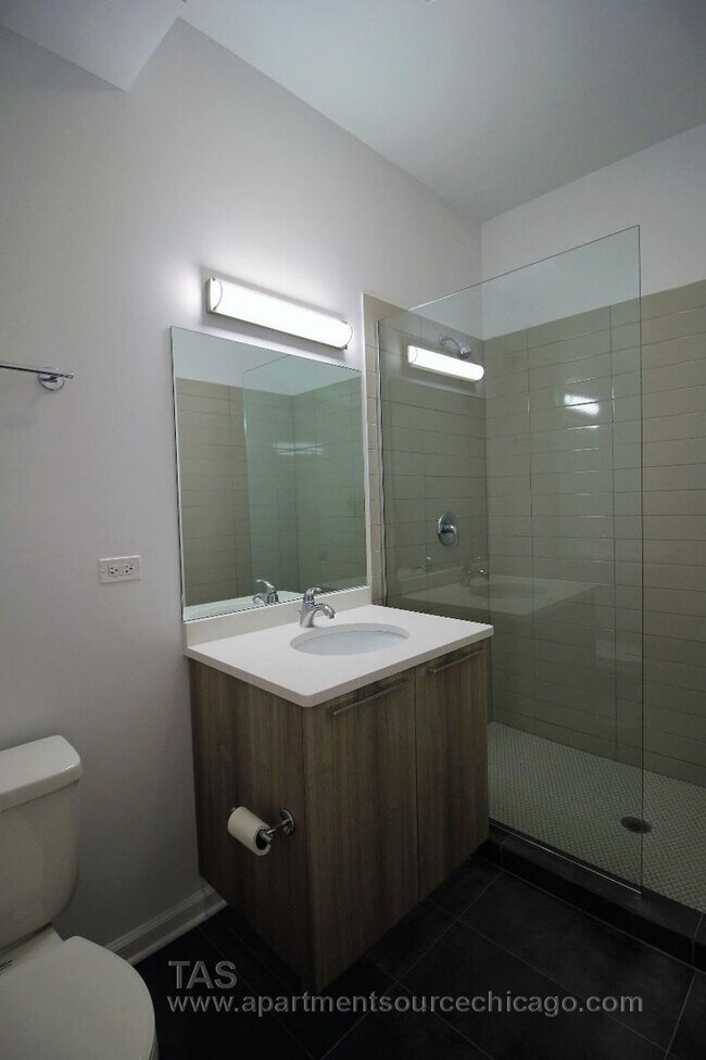Foto del edificio - Loft-style condo-quality 2 Bed/2 ba IN UNIT LAUNDRY!!