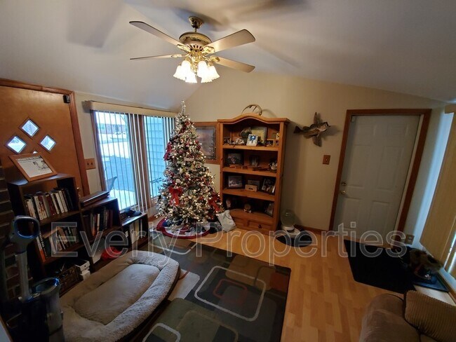 Building Photo - 475 N Lynnwood Ln