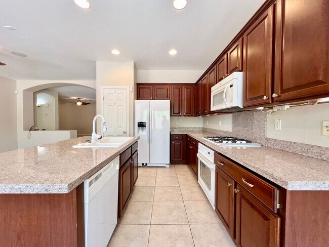 Building Photo - 3BD/2BA SINGLE STORY HOME IN SUMMERLIN! CO...