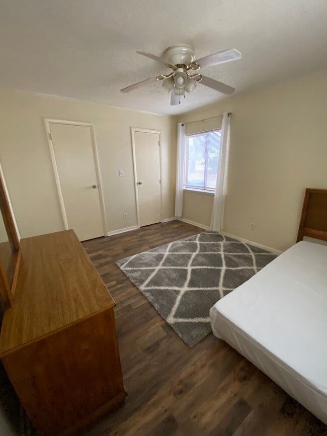 Building Photo - 950 Forestbrook Rd