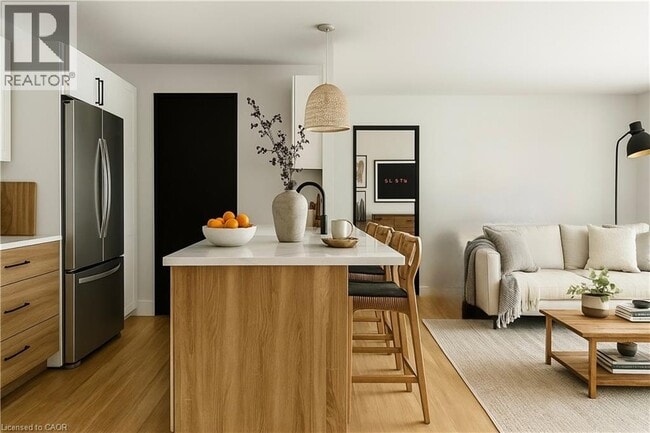 Building Photo - 215 Raglan St