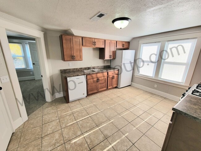 Building Photo - 6411 32nd Ave