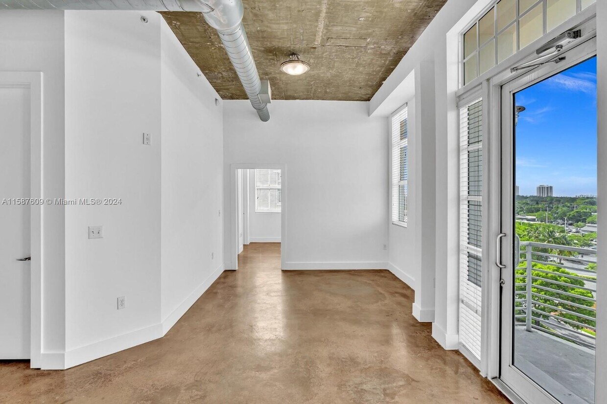 Building Photo - 1791 NE Miami Gardens Dr