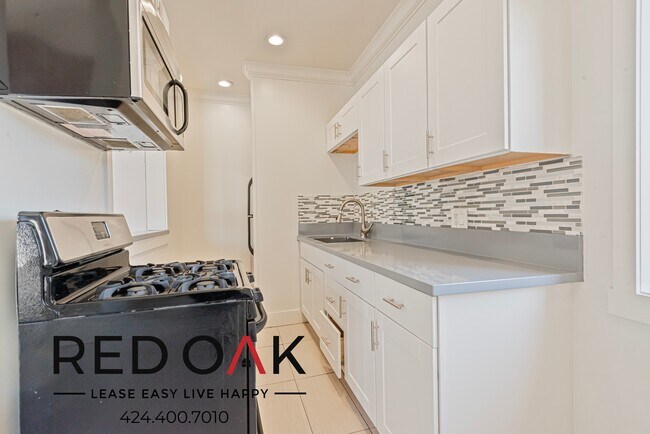 Building Photo - Lovely Studio with Stainless Steel Applian...