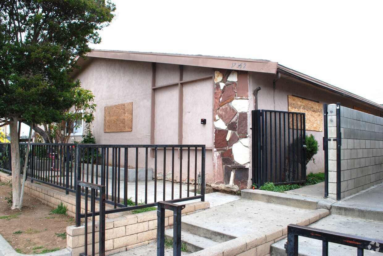 Primary Photo - Oakview III