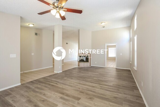 Building Photo - 4 Bedroom Pet-Friendly Home in LAS VEGAS, NV with Main Street Renewal
